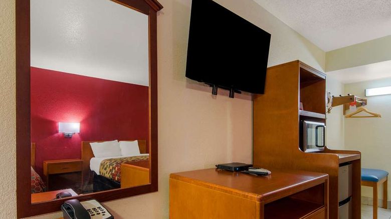 <b>Econo Lodge Goldsboro Room</b>. Images powered by <a href="https://iceportal.shijigroup.com/" title="IcePortal" target="_blank">IcePortal</a>.