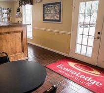 Econo Lodge Crystal Coast Lobby