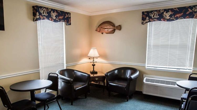 Econo Lodge Crystal Coast Lobby