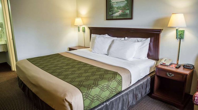 Econo Lodge Crystal Coast Room