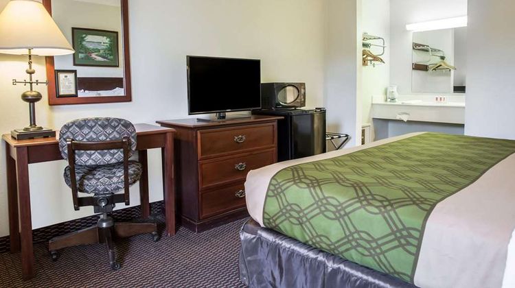 Econo Lodge Crystal Coast Room