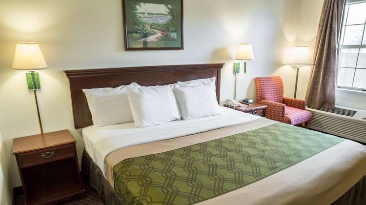 Econo Lodge Crystal Coast Room