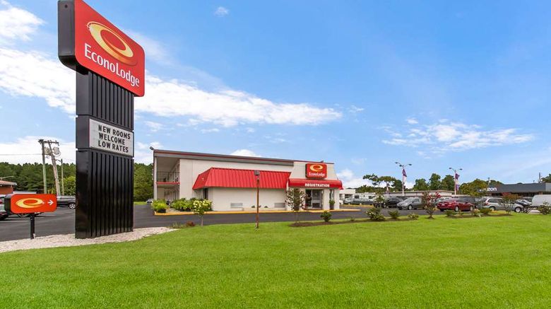 Econo Lodge Washington NC North Exterior. Images powered by <a href="https://iceportal.shijigroup.com" target="_blank" rel="noopener">Ice Portal</a>.