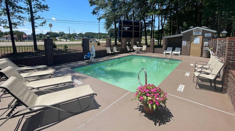 Quality Inn Kenly Pool
