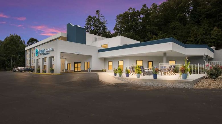 <b>Clarion Pointe Sylva Exterior</b>. Images powered by <a href="https://iceportal.shijigroup.com/" title="IcePortal" target="_blank">IcePortal</a>.