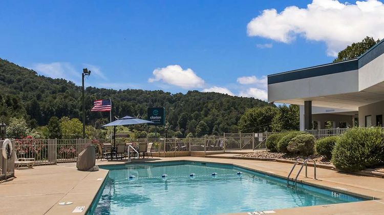Clarion Pointe Sylva Pool