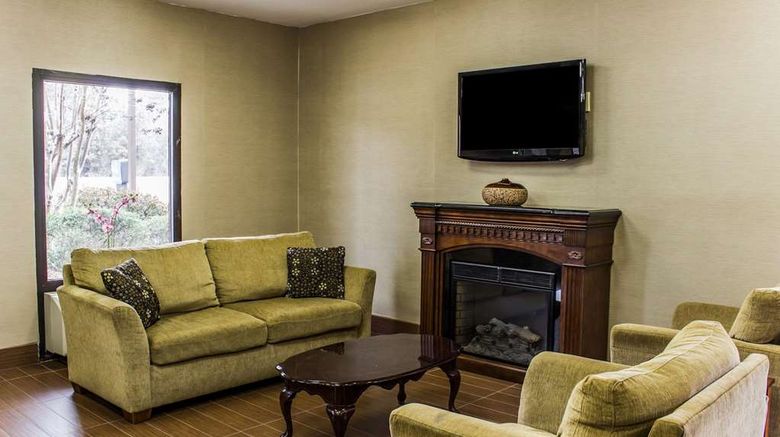 <b>Quality Inn Kinston Lobby</b>. Images powered by <a href="https://iceportal.shijigroup.com/" title="IcePortal" target="_blank">IcePortal</a>.