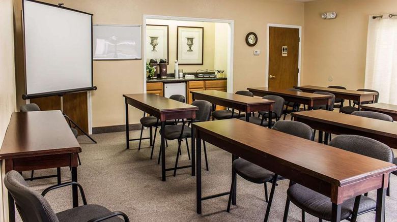 <b>Quality Inn Kinston Meeting</b>. Images powered by <a href="https://iceportal.shijigroup.com/" title="IcePortal" target="_blank">IcePortal</a>.