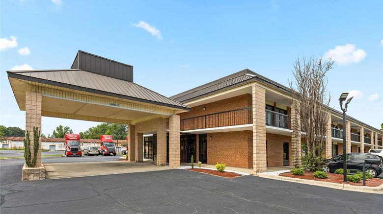 <b>Quality Inn Kinston Exterior</b>. Images powered by <a href="https://iceportal.shijigroup.com/" title="IcePortal" target="_blank">IcePortal</a>.