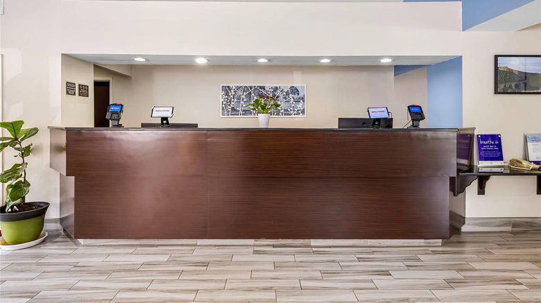 <b>Sleep Inn Lobby</b>. Images powered by <a href="https://iceportal.shijigroup.com/" title="IcePortal" target="_blank">IcePortal</a>.