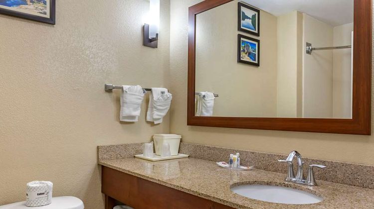 Comfort Suites Room