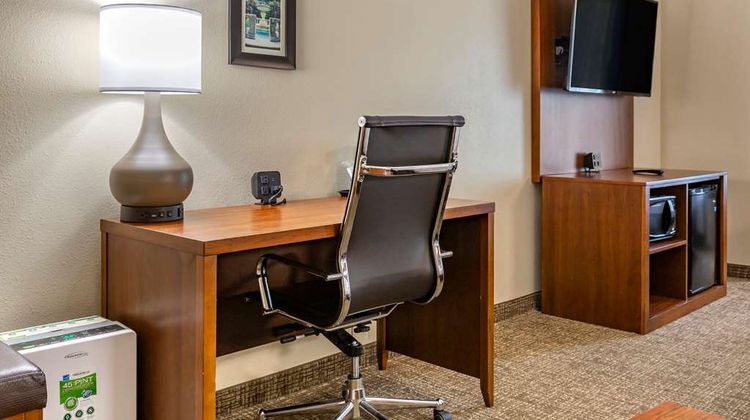 Comfort Suites Suite