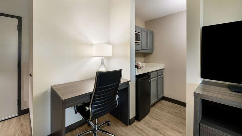 <b>Comfort Suites Northlake Suite</b>. Images powered by <a href="https://iceportal.shijigroup.com/" title="IcePortal" target="_blank">IcePortal</a>.
