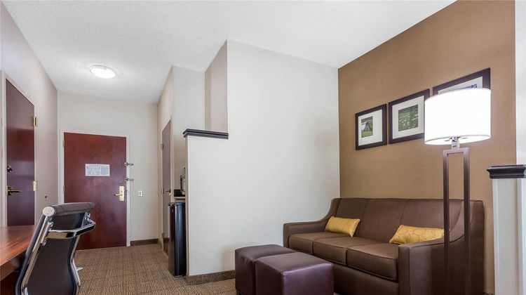 Comfort Suites Room