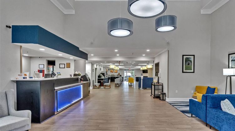 Comfort Suites Lobby