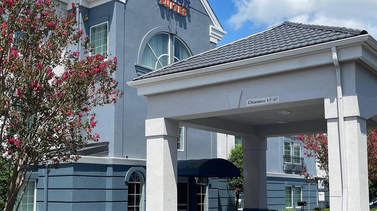 Comfort Suites Exterior
