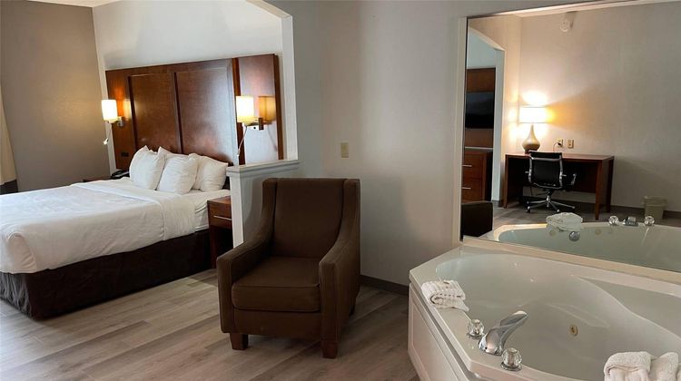 Comfort Suites Suite
