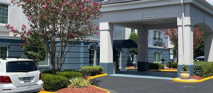 Comfort Suites Exterior