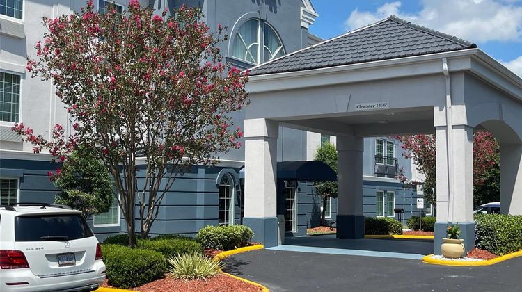 Comfort Suites Exterior