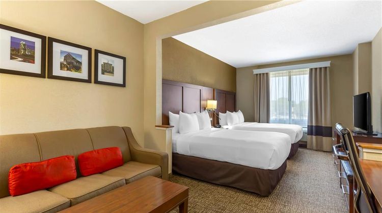 Comfort Suites Suite