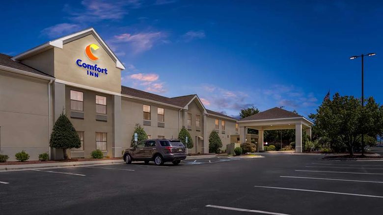 <b>Comfort Inn Clinton Exterior</b>. Images powered by <a href="https://iceportal.shijigroup.com/" title="IcePortal" target="_blank">IcePortal</a>.