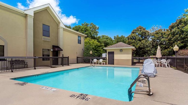 <b>Comfort Inn Clinton Pool</b>. Images powered by <a href="https://iceportal.shijigroup.com/" title="IcePortal" target="_blank">IcePortal</a>.