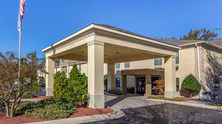 <b>Comfort Inn Clinton Exterior</b>. Images powered by <a href="https://iceportal.shijigroup.com/" title="IcePortal" target="_blank">IcePortal</a>.
