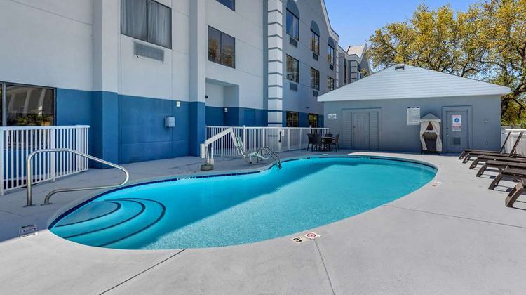 Comfort Suites Southport - Oak Island Pool