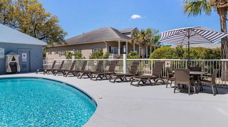 Comfort Suites Southport - Oak Island Pool