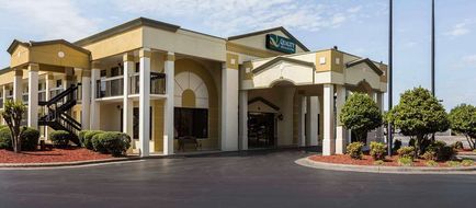 Quality Inn & Suites Mooresville Exterior