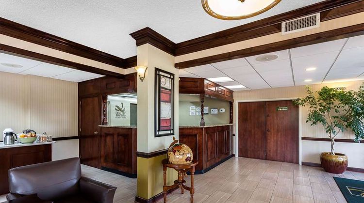 Quality Inn & Suites Mooresville Lobby