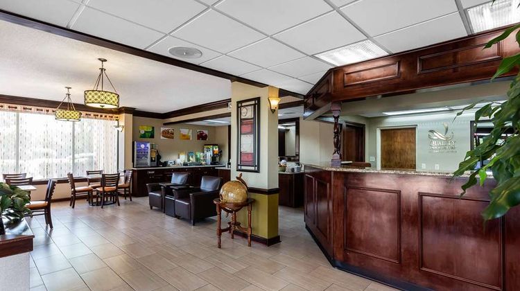 Quality Inn & Suites Mooresville Lobby
