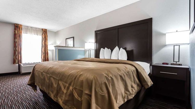 Quality Inn & Suites Mooresville Suite