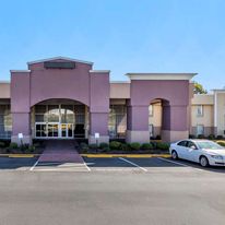 Quality Inn & Suites Airpark East