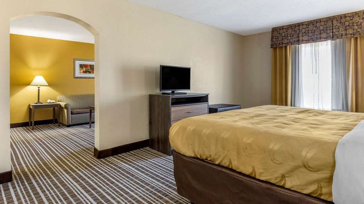 Quality Inn & Suites Airpark East Suite