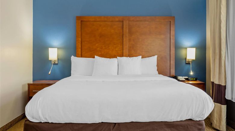 <b>Comfort Inn Suite</b>. Images powered by <a href="https://iceportal.shijigroup.com/" title="IcePortal" target="_blank">IcePortal</a>.