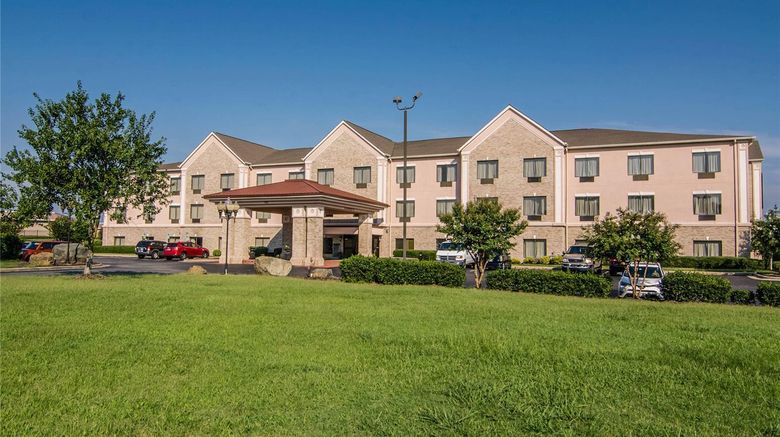 Quality Suites Graham - Burlington South Exterior. Images powered by <a href="https://iceportal.shijigroup.com" target="_blank" rel="noopener">Ice Portal</a>.