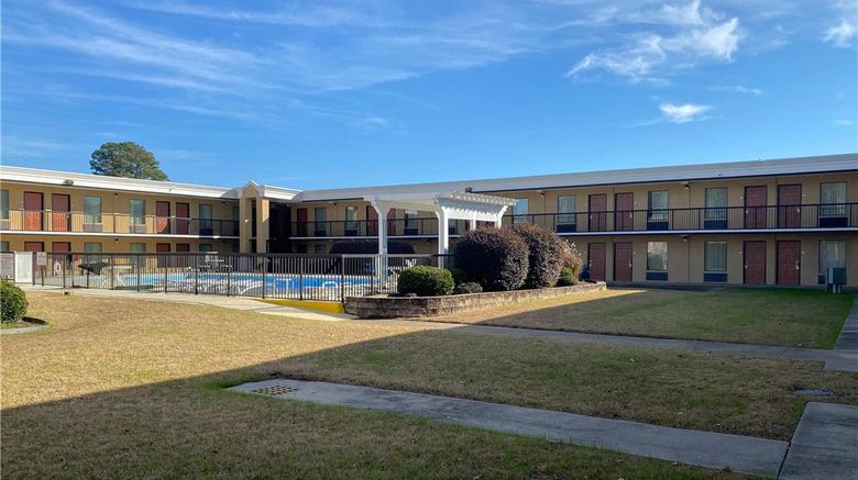 <b>Quality Inn Elizabeth City Exterior</b>. Images powered by <a href="https://iceportal.shijigroup.com/" title="IcePortal" target="_blank">IcePortal</a>.