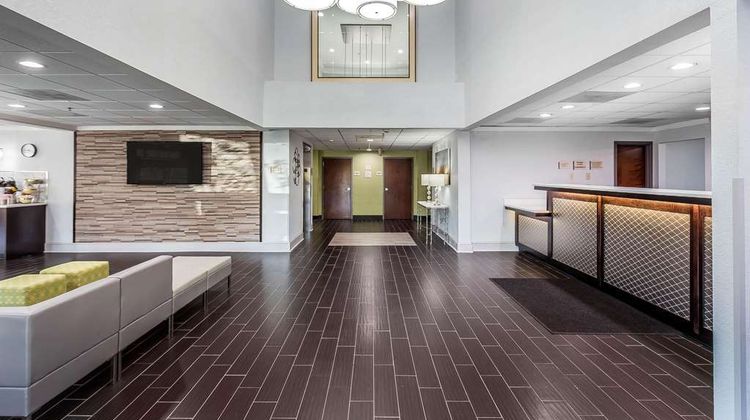 Quality Suites Pineville–Charlotte Lobby