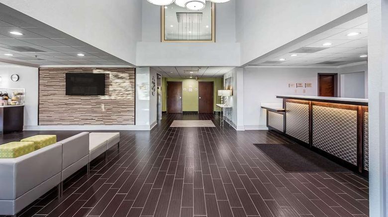 <b>Quality Suites Pineville–Charlotte Lobby</b>. Images powered by <a href="https://iceportal.shijigroup.com/" title="IcePortal" target="_blank">IcePortal</a>.