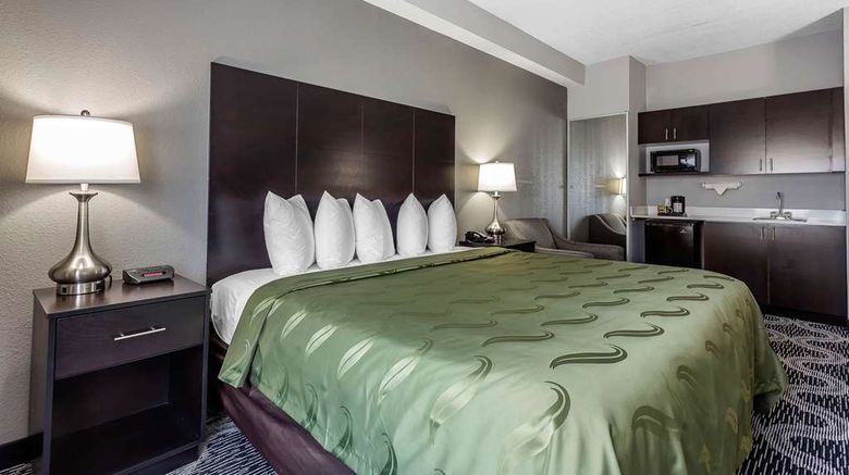 <b>Quality Suites Pineville–Charlotte Room</b>. Images powered by <a href="https://iceportal.shijigroup.com/" title="IcePortal" target="_blank">IcePortal</a>.