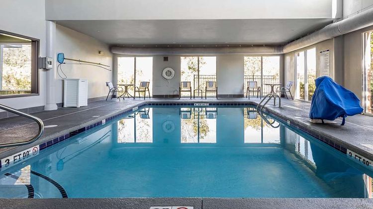 Quality Suites Pineville–Charlotte Pool