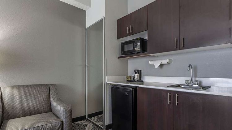 Quality Suites Pineville–Charlotte Room