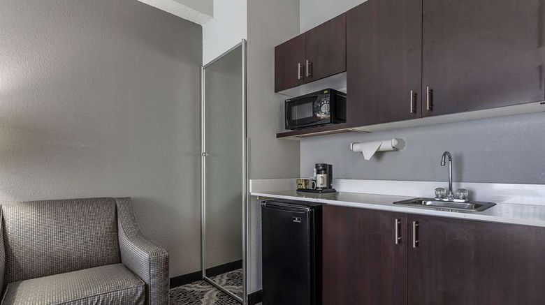 <b>Quality Suites Pineville–Charlotte Room</b>. Images powered by <a href="https://iceportal.shijigroup.com/" title="IcePortal" target="_blank">IcePortal</a>.