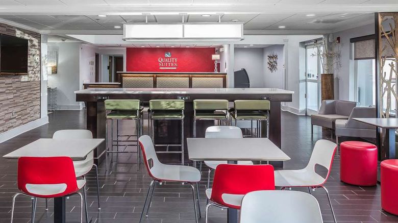 <b>Quality Suites Pineville–Charlotte Restaurant</b>. Images powered by <a href="https://iceportal.shijigroup.com/" title="IcePortal" target="_blank">IcePortal</a>.