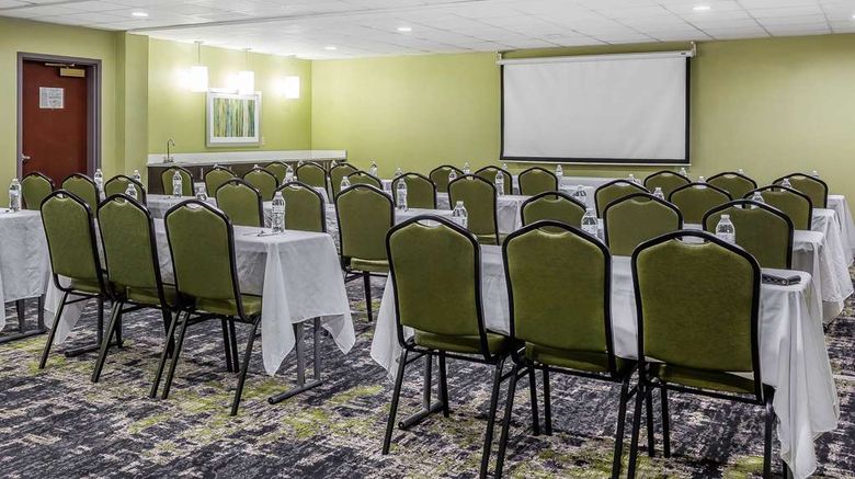 <b>Quality Suites Pineville–Charlotte Meeting</b>. Images powered by <a href="https://iceportal.shijigroup.com/" title="IcePortal" target="_blank">IcePortal</a>.