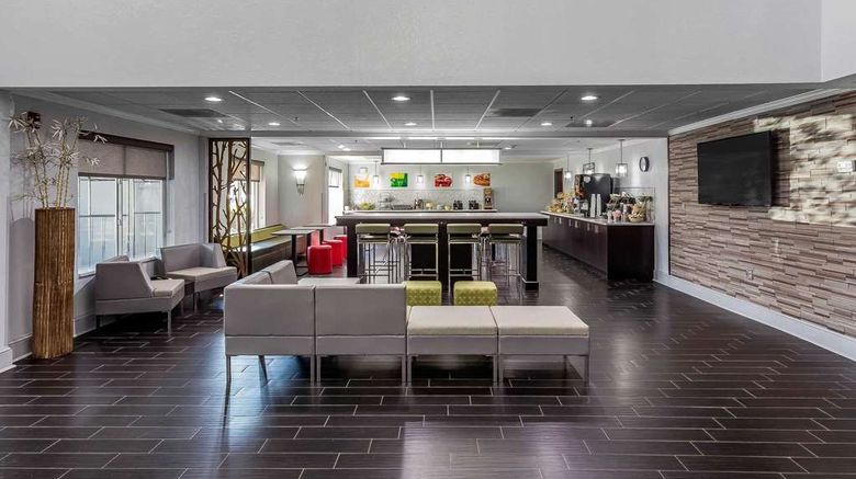 <b>Quality Suites Pineville–Charlotte Lobby</b>. Images powered by <a href="https://iceportal.shijigroup.com/" title="IcePortal" target="_blank">IcePortal</a>.