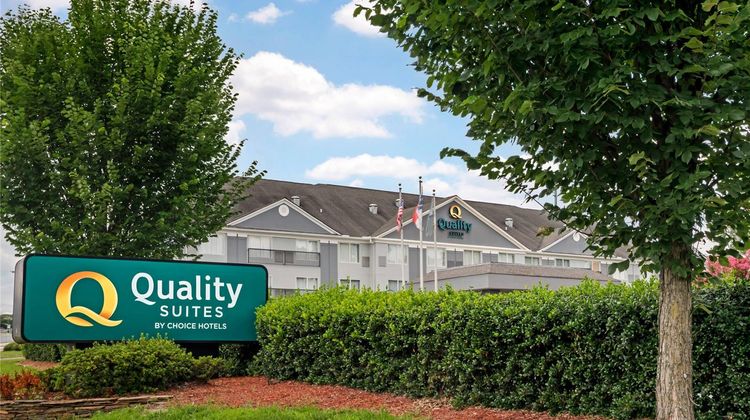 Quality Suites Pineville–Charlotte Exterior