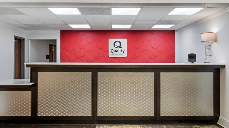 Quality Suites Pineville–Charlotte Lobby