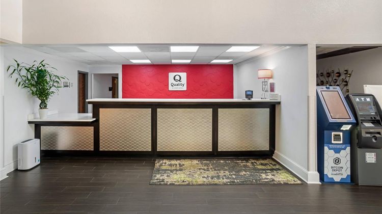 Quality Suites Pineville–Charlotte Lobby